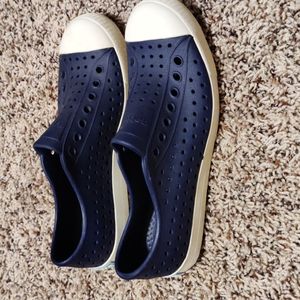 Native shoes, navy, size J5